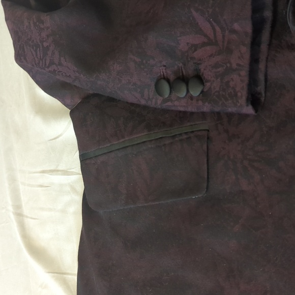 9Tailors bash print tuxedo in Maroon and Black - Picture 3 of 13
